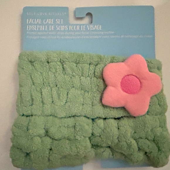 NEW! 3pc Plush Embroidered Flower Headband & Wristband Home Facial Spa Set-(NWT) - Picture 1 of 1